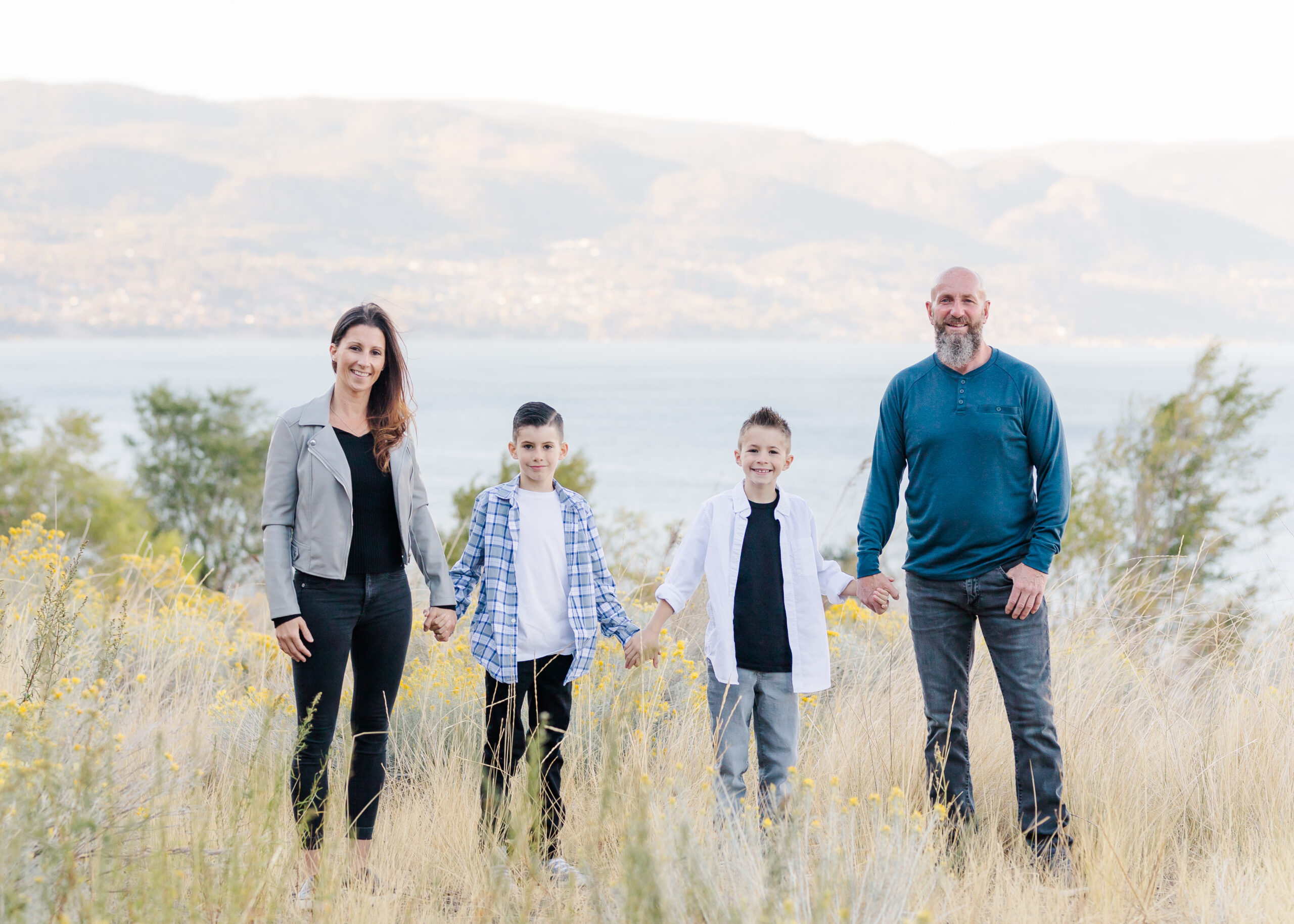 family picture in the okanagan taken by Alysha Spencer Photography